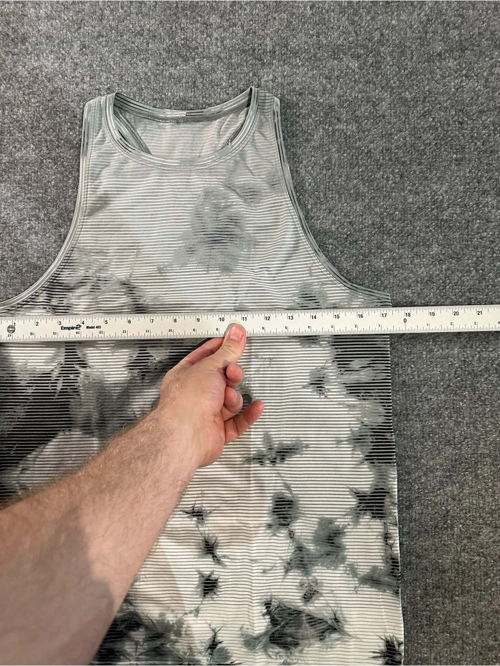 lululemon athletica Men's Gray & White Tie-Dye Tank